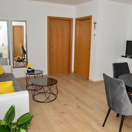 Apartment Longin Zara Esterno foto
