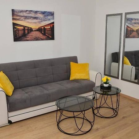 Apartment Longin Zara Esterno foto