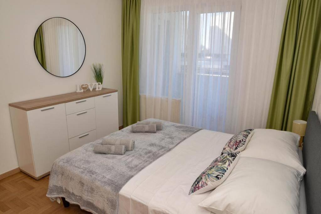Apartment Longin Zara Esterno foto
