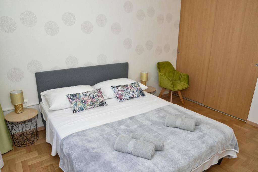 Apartment Longin Zara Esterno foto