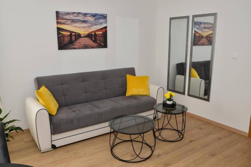 Apartment Longin Zara Esterno foto