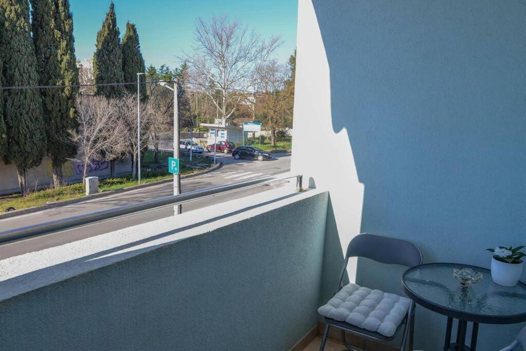 Apartment Longin Zara Esterno foto